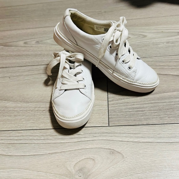TOMS Women’s size 7 White Leather Lace Up Sneakers - Picture 2 of 9